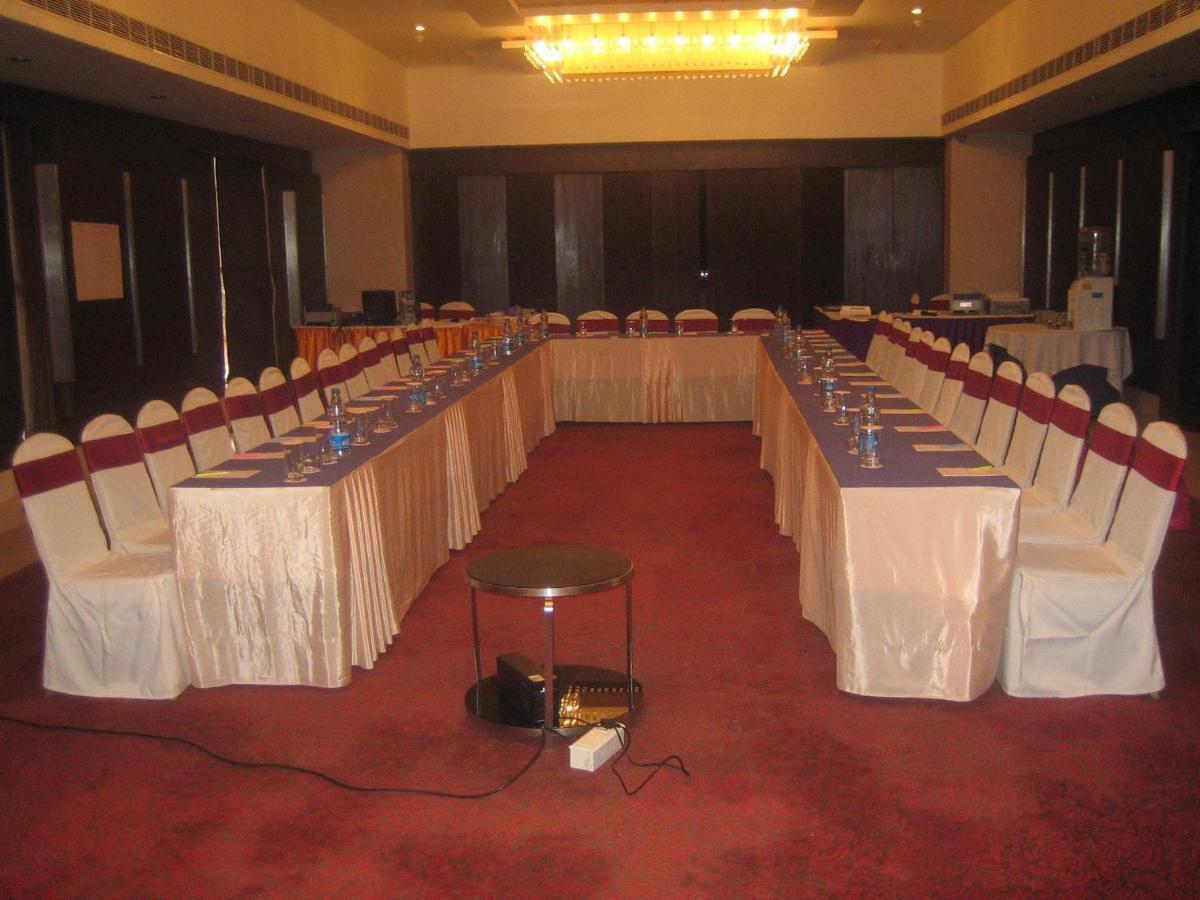 Royal Park Kakinada Hotel Exterior photo